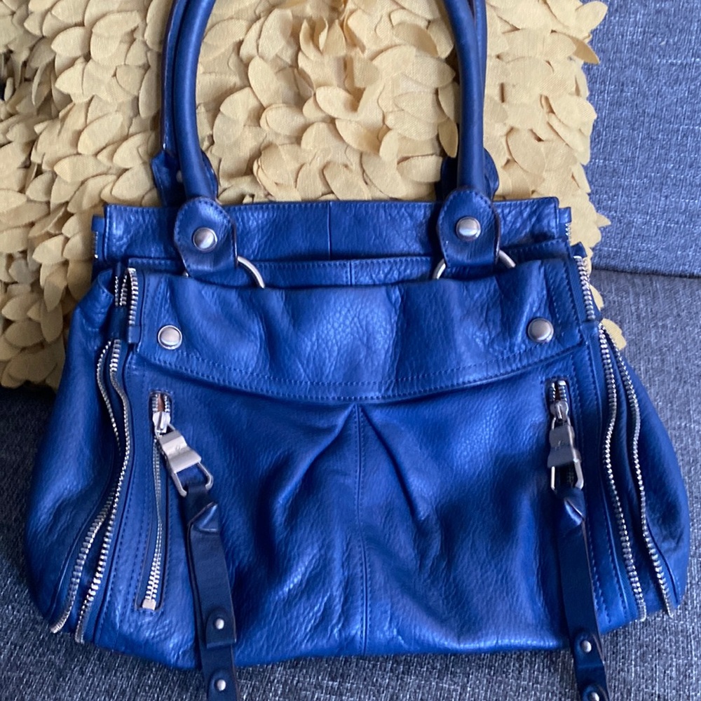 B Makowsky 👜
